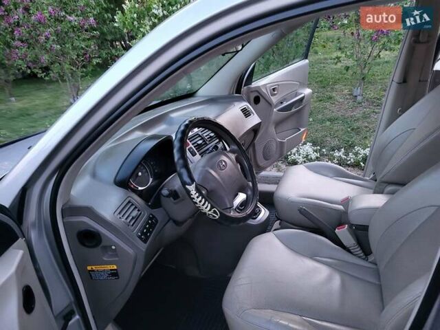 Серый Хендай Туксон, объемом двигателя 2 л и пробегом 257 тыс. км за 7800 $, фото 162 на Automoto.ua