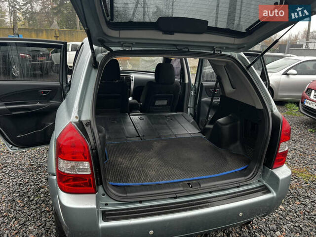 Серый Хендай Туксон, объемом двигателя 1.98 л и пробегом 253 тыс. км за 7650 $, фото 26 на Automoto.ua