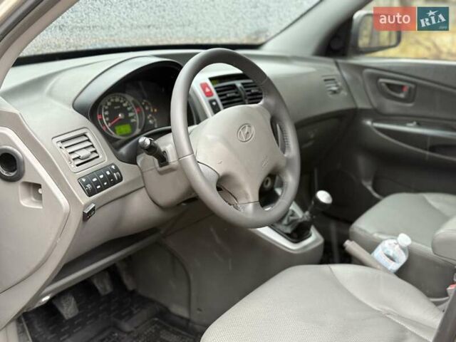 Хендай Туксон 2006 в Киеве на Automoto.ua Серый Хендай Туксон, объемом двигателя 1.98 л и пробегом 198 тыс. км за 7100 $, фото 33 на Automoto.ua
