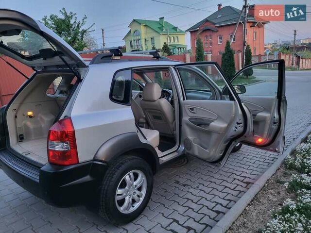 Серый Хендай Туксон, объемом двигателя 2 л и пробегом 257 тыс. км за 7800 $, фото 71 на Automoto.ua
