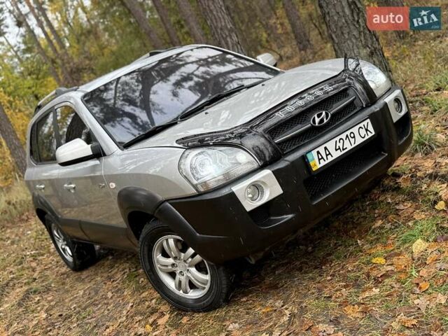 Хендай Туксон 2006 в Киеве на Automoto.ua Серый Хендай Туксон, объемом двигателя 1.98 л и пробегом 198 тыс. км за 7100 $, фото 11 на Automoto.ua