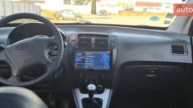 Сірий Хендай Туксон, об'ємом двигуна 1.99 л та пробігом 190 тис. км за 9600 $, фото 4 на Automoto.ua