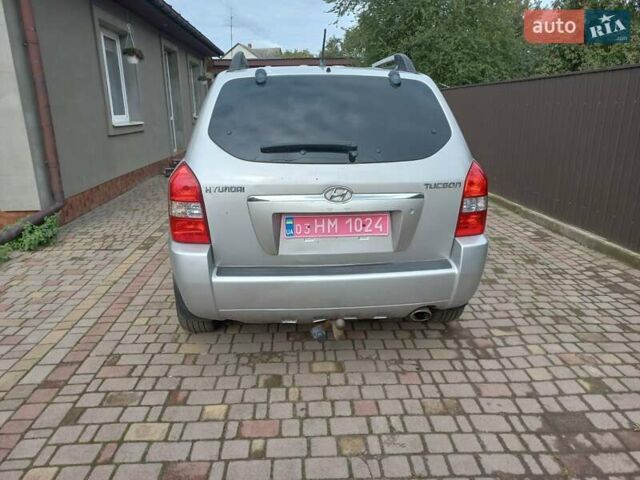 Серый Хендай Туксон, объемом двигателя 2 л и пробегом 224 тыс. км за 6900 $, фото 2 на Automoto.ua