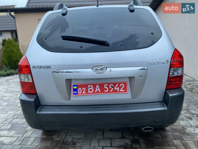 Сірий Хендай Туксон, об'ємом двигуна 2 л та пробігом 105 тис. км за 6990 $, фото 8 на Automoto.ua
