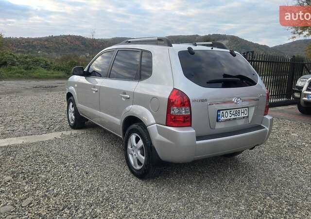 Хендай Туксон 2006 в Тячеве на Automoto.ua Серый Хендай Туксон, объемом двигателя 1.98 л и пробегом 192 тыс. км за 6950 $, фото 11 на Automoto.ua