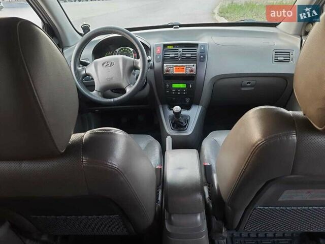 Серый Хендай Туксон, объемом двигателя 1.98 л и пробегом 164 тыс. км за 7300 $, фото 8 на Automoto.ua