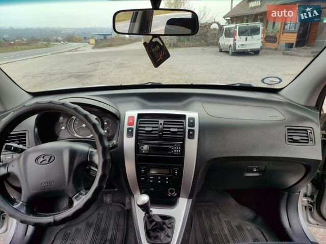 Серый Хендай Туксон, объемом двигателя 1.99 л и пробегом 210 тыс. км за 7900 $, фото 14 на Automoto.ua