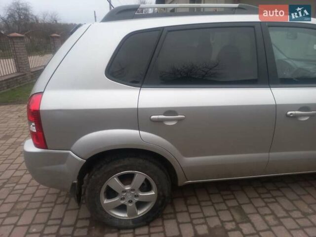 Серый Хендай Туксон, объемом двигателя 2 л и пробегом 226 тыс. км за 6200 $, фото 8 на Automoto.ua