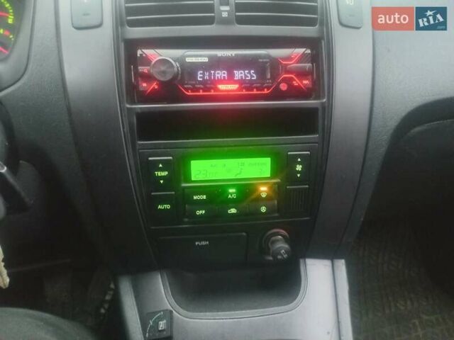 Серый Хендай Туксон, объемом двигателя 2 л и пробегом 226 тыс. км за 6200 $, фото 20 на Automoto.ua