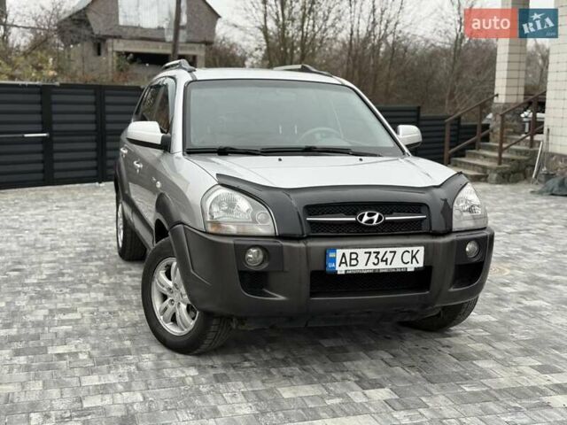 Серый Хендай Туксон, объемом двигателя 1.98 л и пробегом 252 тыс. км за 6950 $, фото 4 на Automoto.ua