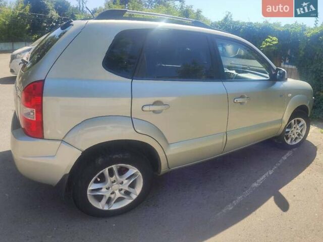 Сірий Хендай Туксон, об'ємом двигуна 2 л та пробігом 297 тис. км за 7300 $, фото 10 на Automoto.ua