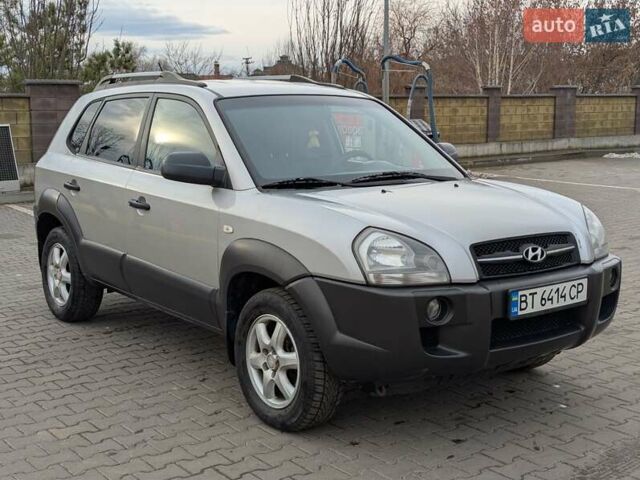 Сірий Хендай Туксон, об'ємом двигуна 2 л та пробігом 251 тис. км за 6999 $, фото 6 на Automoto.ua