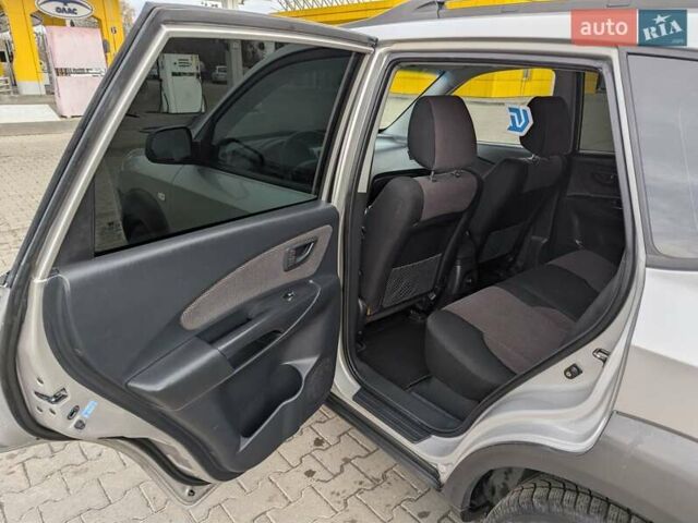 Сірий Хендай Туксон, об'ємом двигуна 2 л та пробігом 251 тис. км за 6999 $, фото 11 на Automoto.ua