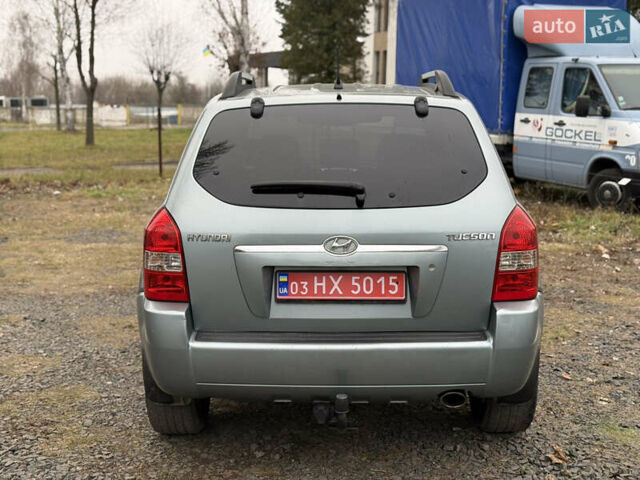 Серый Хендай Туксон, объемом двигателя 2 л и пробегом 231 тыс. км за 6999 $, фото 6 на Automoto.ua