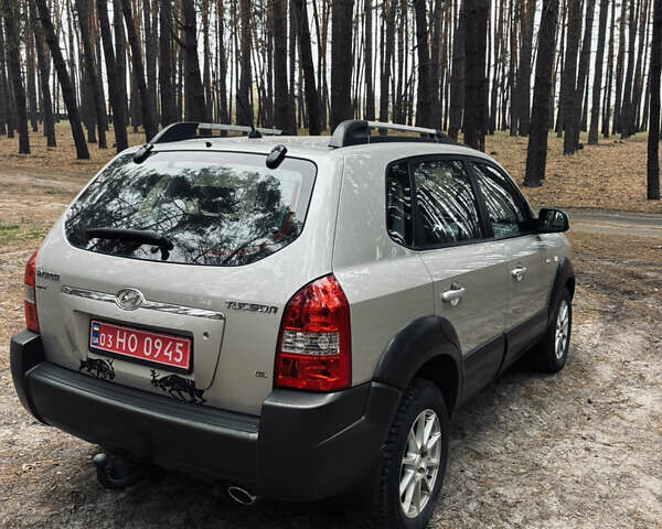 Сірий Хендай Туксон, об'ємом двигуна 1.98 л та пробігом 186 тис. км за 8200 $, фото 20 на Automoto.ua