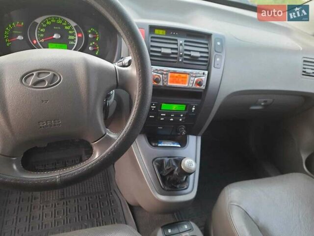 Серый Хендай Туксон, объемом двигателя 1.98 л и пробегом 164 тыс. км за 7300 $, фото 11 на Automoto.ua