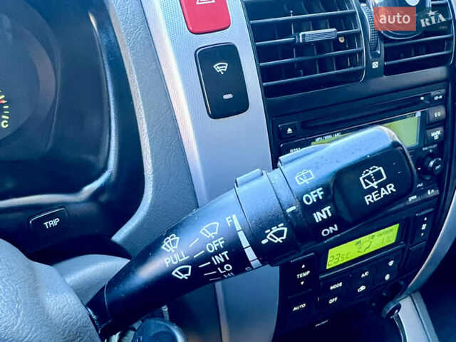 Сірий Хендай Туксон, об'ємом двигуна 2 л та пробігом 215 тис. км за 7350 $, фото 28 на Automoto.ua