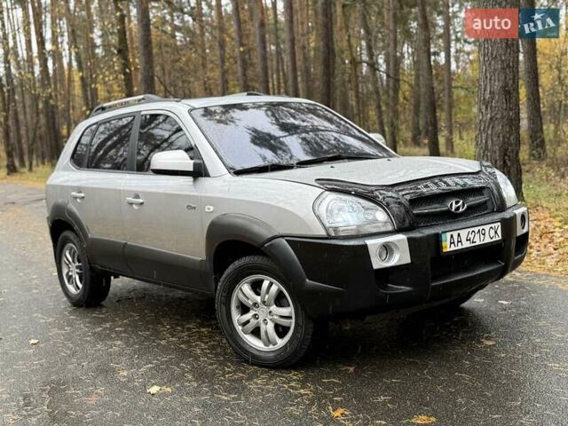 Хендай Туксон 2006 в Киеве на Automoto.ua Серый Хендай Туксон, объемом двигателя 1.98 л и пробегом 198 тыс. км за 7100 $, фото 2 на Automoto.ua