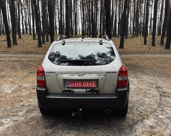 Сірий Хендай Туксон, об'ємом двигуна 1.98 л та пробігом 186 тис. км за 8200 $, фото 28 на Automoto.ua