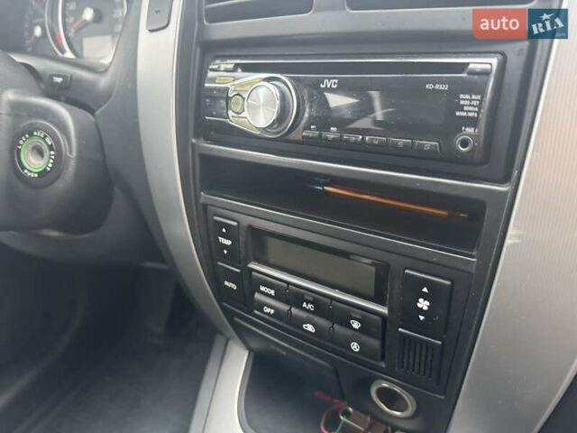 Серый Хендай Туксон, объемом двигателя 1.98 л и пробегом 175 тыс. км за 7800 $, фото 19 на Automoto.ua