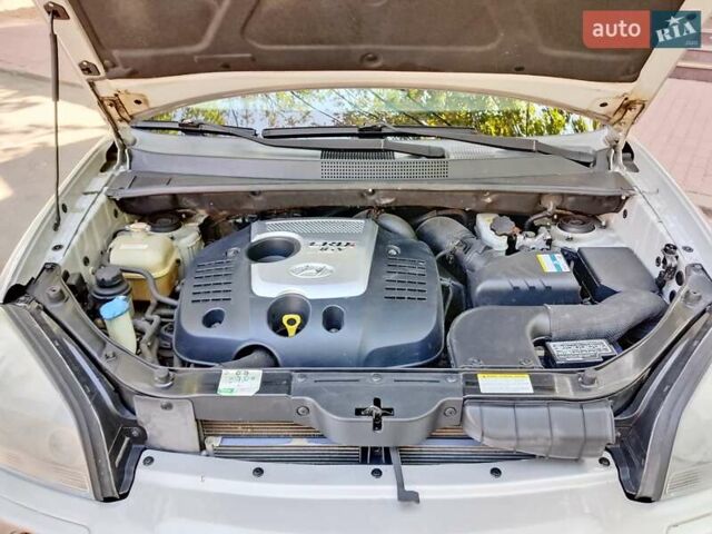 Сірий Хендай Туксон, об'ємом двигуна 2 л та пробігом 277 тис. км за 8000 $, фото 8 на Automoto.ua