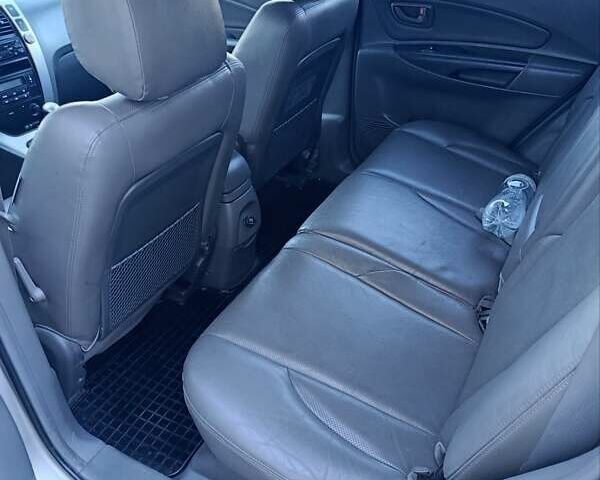 Серый Хендай Туксон, объемом двигателя 1.99 л и пробегом 222 тыс. км за 7800 $, фото 15 на Automoto.ua