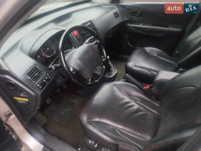 Серый Хендай Туксон, объемом двигателя 2 л и пробегом 226 тыс. км за 6200 $, фото 13 на Automoto.ua