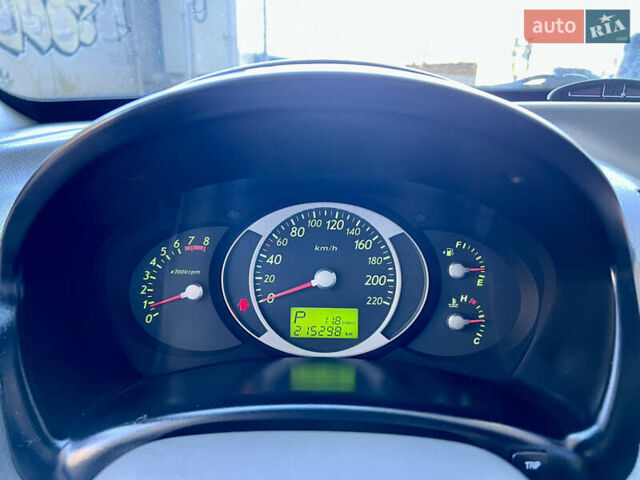 Сірий Хендай Туксон, об'ємом двигуна 2 л та пробігом 215 тис. км за 7350 $, фото 27 на Automoto.ua