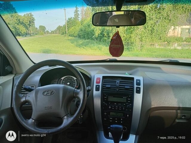 Сірий Хендай Туксон, об'ємом двигуна 2 л та пробігом 270 тис. км за 7000 $, фото 6 на Automoto.ua