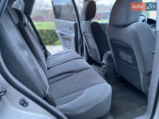 Сірий Хендай Туксон, об'ємом двигуна 2 л та пробігом 105 тис. км за 6990 $, фото 20 на Automoto.ua