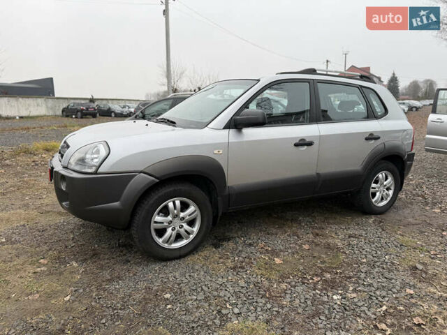 Сірий Хендай Туксон, об'ємом двигуна 2 л та пробігом 193 тис. км за 5999 $, фото 9 на Automoto.ua