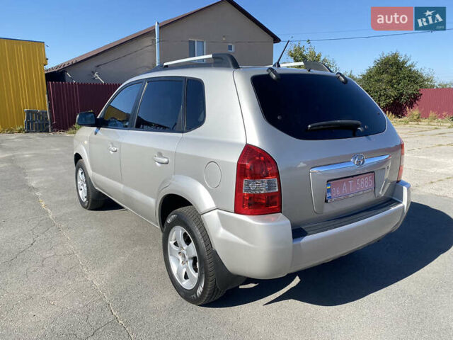 Серый Хендай Туксон, объемом двигателя 2 л и пробегом 140 тыс. км за 8100 $, фото 4 на Automoto.ua
