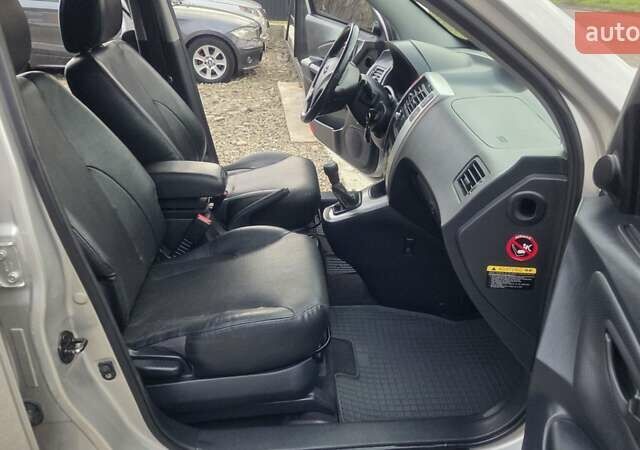 Хендай Туксон 2006 в Тячеве на Automoto.ua Серый Хендай Туксон, объемом двигателя 1.98 л и пробегом 192 тыс. км за 6950 $, фото 16 на Automoto.ua