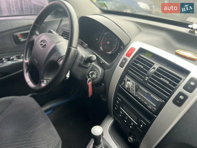 Серый Хендай Туксон, объемом двигателя 1.98 л и пробегом 253 тыс. км за 7650 $, фото 20 на Automoto.ua