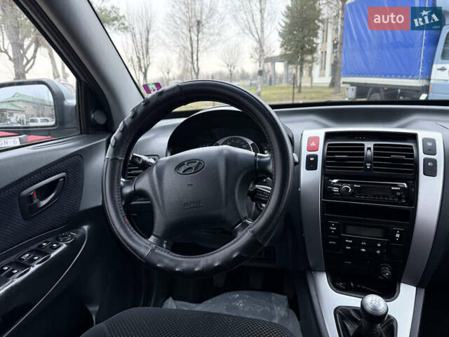 Серый Хендай Туксон, объемом двигателя 2 л и пробегом 231 тыс. км за 6999 $, фото 18 на Automoto.ua
