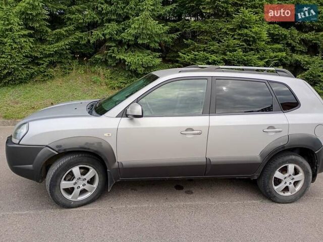 Сірий Хендай Туксон, об'ємом двигуна 1.99 л та пробігом 252 тис. км за 7000 $, фото 28 на Automoto.ua