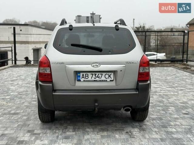 Серый Хендай Туксон, объемом двигателя 1.98 л и пробегом 252 тыс. км за 6950 $, фото 10 на Automoto.ua