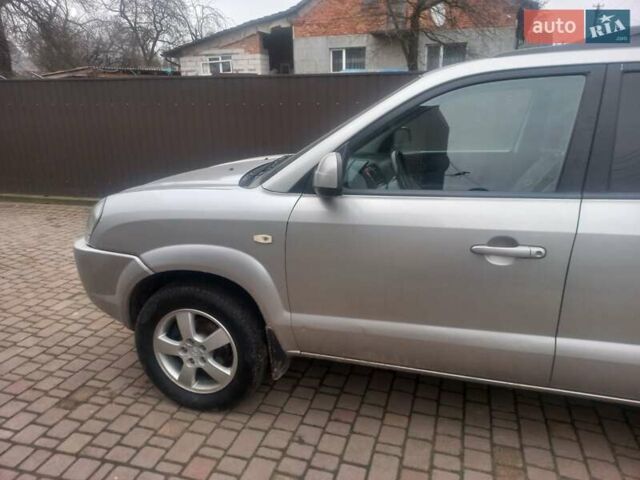 Серый Хендай Туксон, объемом двигателя 2 л и пробегом 226 тыс. км за 6200 $, фото 11 на Automoto.ua