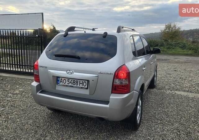 Хендай Туксон 2006 в Тячеве на Automoto.ua Серый Хендай Туксон, объемом двигателя 1.98 л и пробегом 192 тыс. км за 6950 $, фото 1 на Automoto.ua