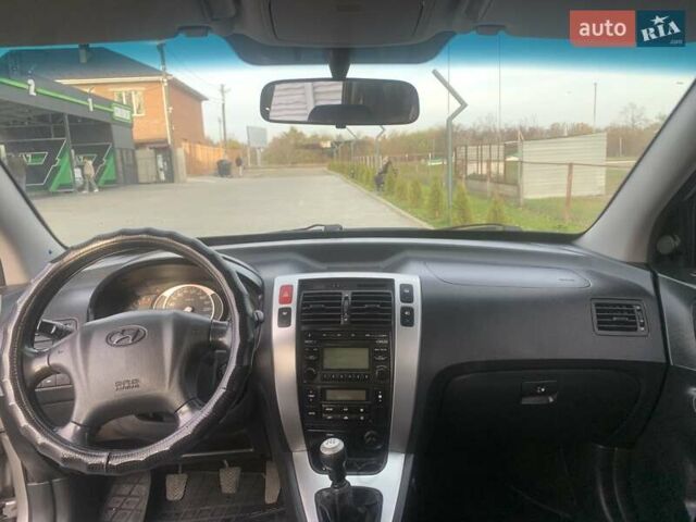 Серый Хендай Туксон, объемом двигателя 1.98 л и пробегом 215 тыс. км за 7500 $, фото 8 на Automoto.ua