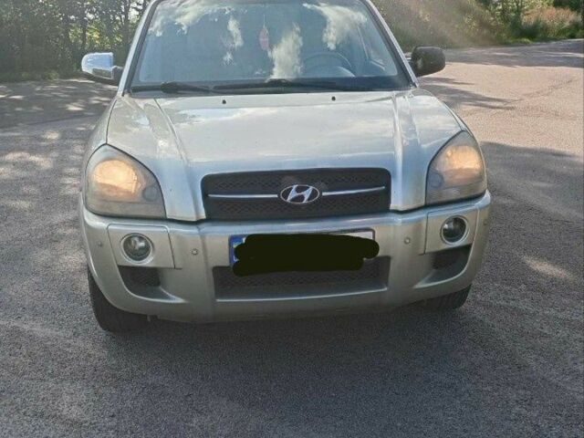 Сірий Хендай Туксон, об'ємом двигуна 2 л та пробігом 270 тис. км за 7000 $, фото 1 на Automoto.ua