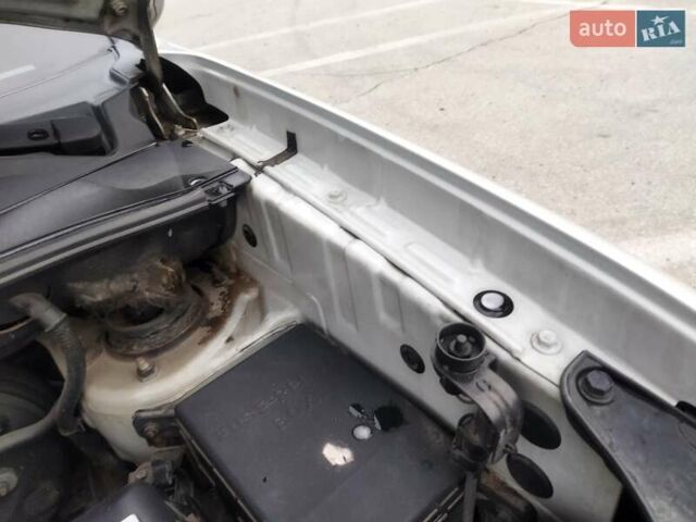 Серый Хендай Туксон, объемом двигателя 1.98 л и пробегом 278 тыс. км за 5300 $, фото 19 на Automoto.ua