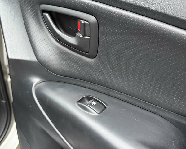 Серый Хендай Туксон, объемом двигателя 1.98 л и пробегом 193 тыс. км за 6500 $, фото 13 на Automoto.ua