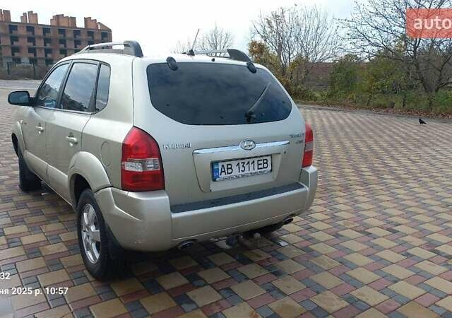 Серый Хендай Туксон, объемом двигателя 1.99 л и пробегом 303 тыс. км за 6500 $, фото 6 на Automoto.ua