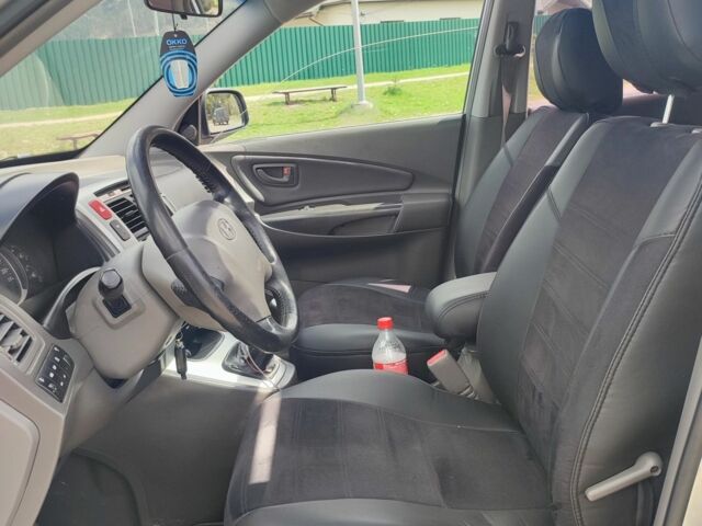 Сірий Хендай Туксон, об'ємом двигуна 2 л та пробігом 248 тис. км за 7199 $, фото 7 на Automoto.ua