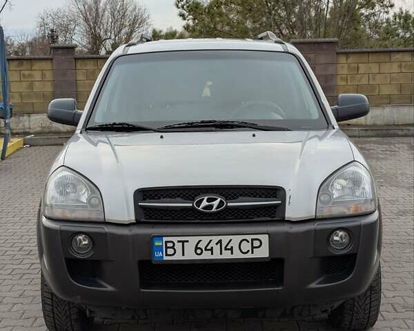 Сірий Хендай Туксон, об'ємом двигуна 2 л та пробігом 251 тис. км за 6999 $, фото 1 на Automoto.ua