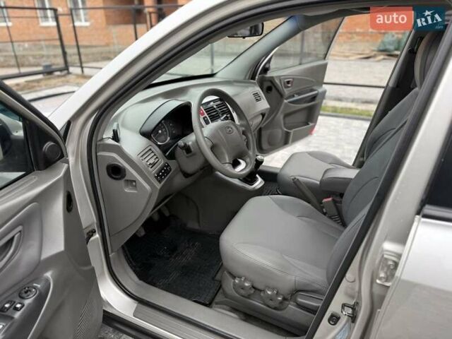 Серый Хендай Туксон, объемом двигателя 1.98 л и пробегом 252 тыс. км за 6950 $, фото 19 на Automoto.ua