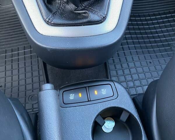 Серый Хендай Туксон, объемом двигателя 1.98 л и пробегом 220 тыс. км за 8500 $, фото 16 на Automoto.ua