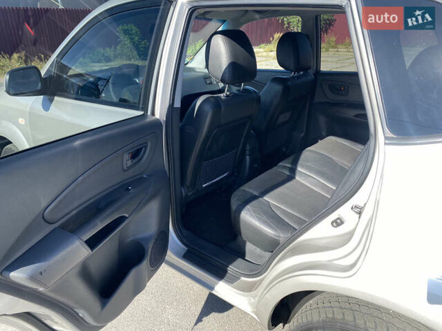 Серый Хендай Туксон, объемом двигателя 2 л и пробегом 140 тыс. км за 8100 $, фото 6 на Automoto.ua