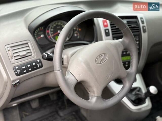 Хендай Туксон 2006 в Киеве на Automoto.ua Серый Хендай Туксон, объемом двигателя 1.98 л и пробегом 198 тыс. км за 7100 $, фото 30 на Automoto.ua